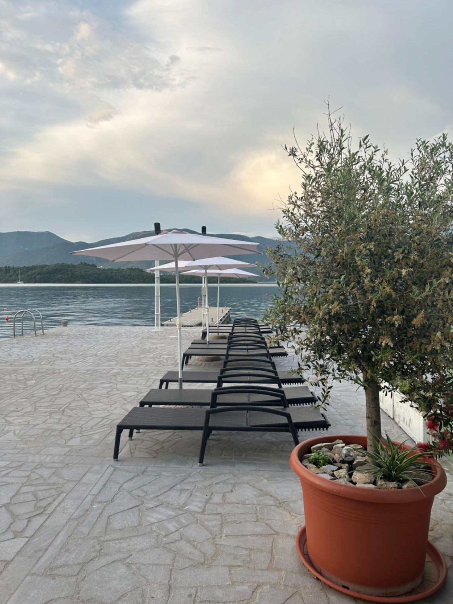 Apartments Kovinic Тиват Экстерьер фото